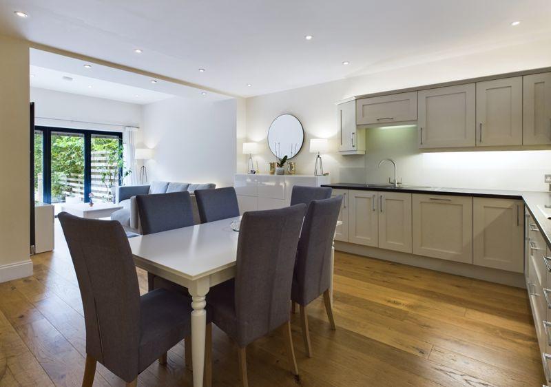Kitchen dining