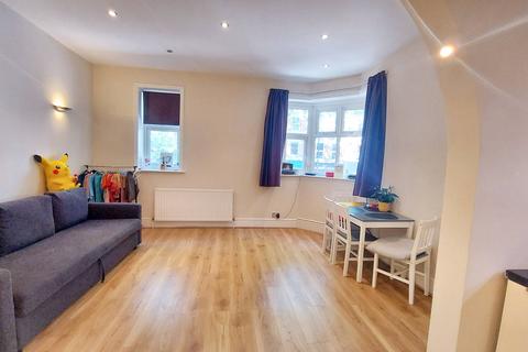 1 bedroom apartment to rent, Chiswick High Road, London W4
