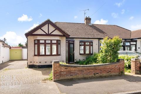 2 bedroom semi-detached bungalow for sale, Mansfield Gardens, Hornchurch, RM12