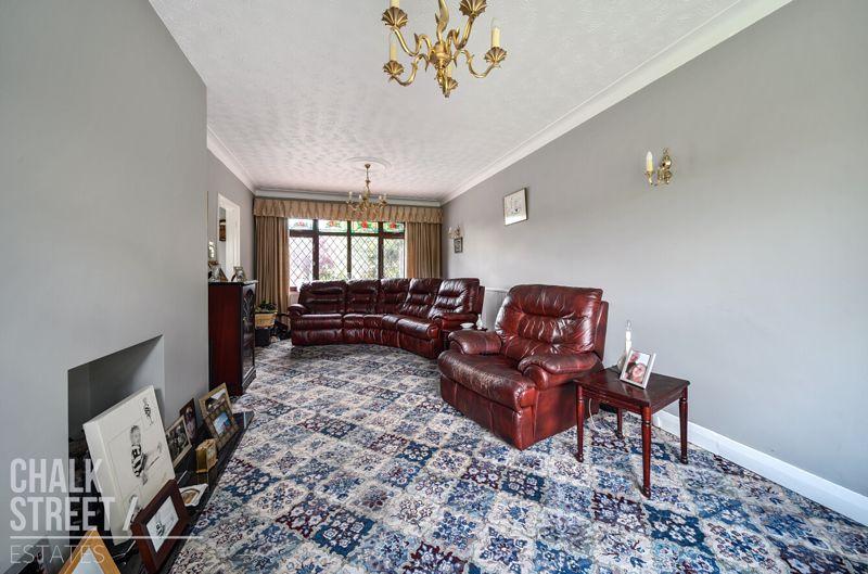 Elm Grove, Emerson Park, RM11 2 bed detached house for sale £1,000,000