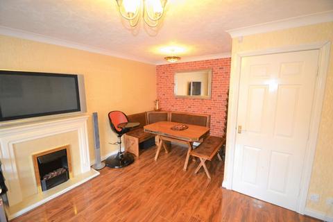4 bedroom semi-detached house to rent, Princeton Close, Salford