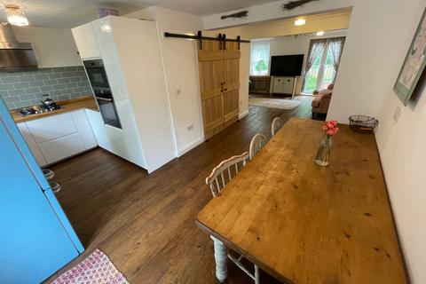 33 Bridgeside, Carnforth, LA5 9LF