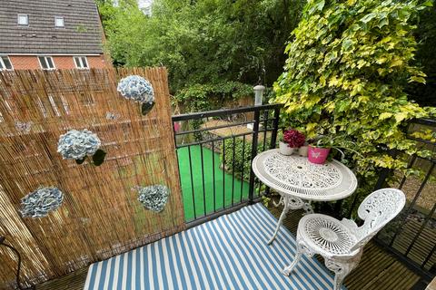 33 Bridgeside, Carnforth, LA5 9LF