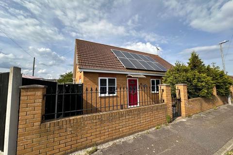 4 bedroom detached house for sale, Birch Close, Canvey Island