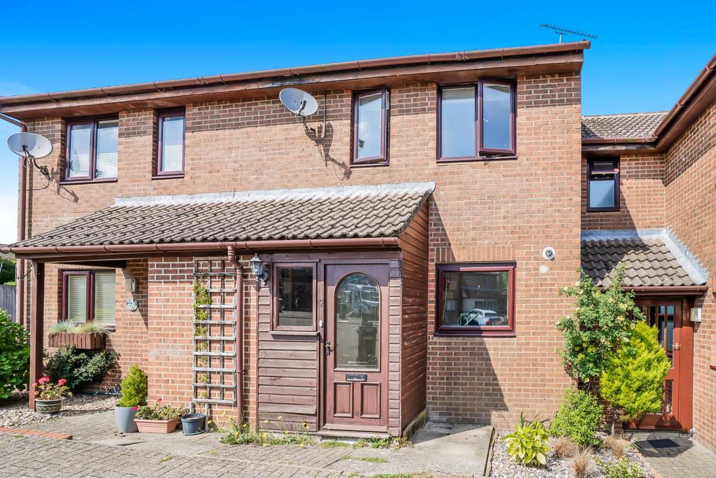 Cranbrook TN17 2 bed terraced house for sale £300,000