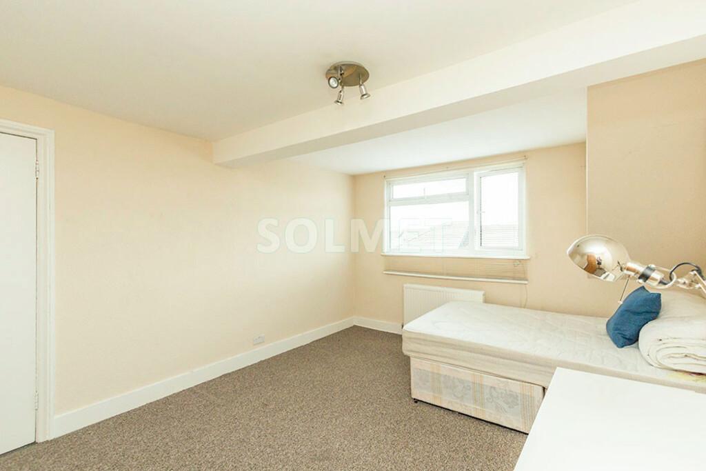Claremont Road, London NW2 3 bed flat to rent £2,000 pcm (£462 pw)