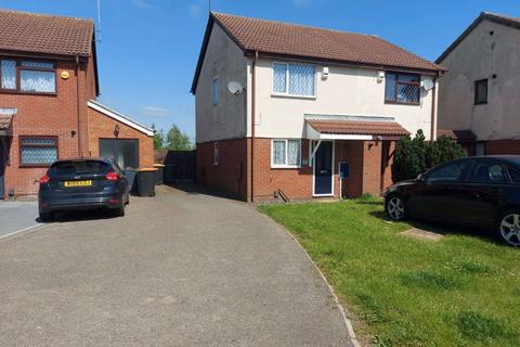 2 bedroom semi-detached house to rent, Thornhill Close, Houghton Regis