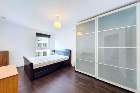 3 bedroom flat to rent, Copenhagen Court, Pell Street, London, SE8
