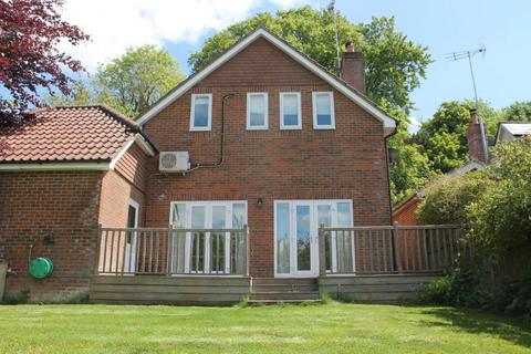 4 bedroom detached house to rent, Old London Road, Stockbridge