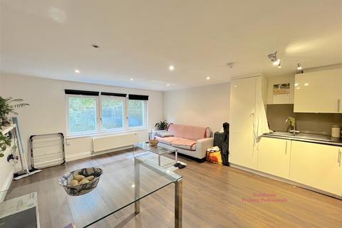 1 bedroom flat to rent, 19 Crescent Road, London N8