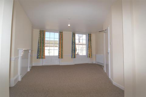 2 bedroom flat to rent, Fore Street,Cullompton,Devon,