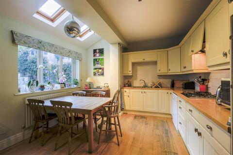 4 bedroom semi-detached house to rent, Abbey View Gardens, Bath BA2