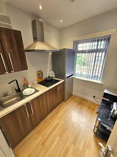 1 bedroom in a house share to rent, Kingsbrook Road, Manchester, M16