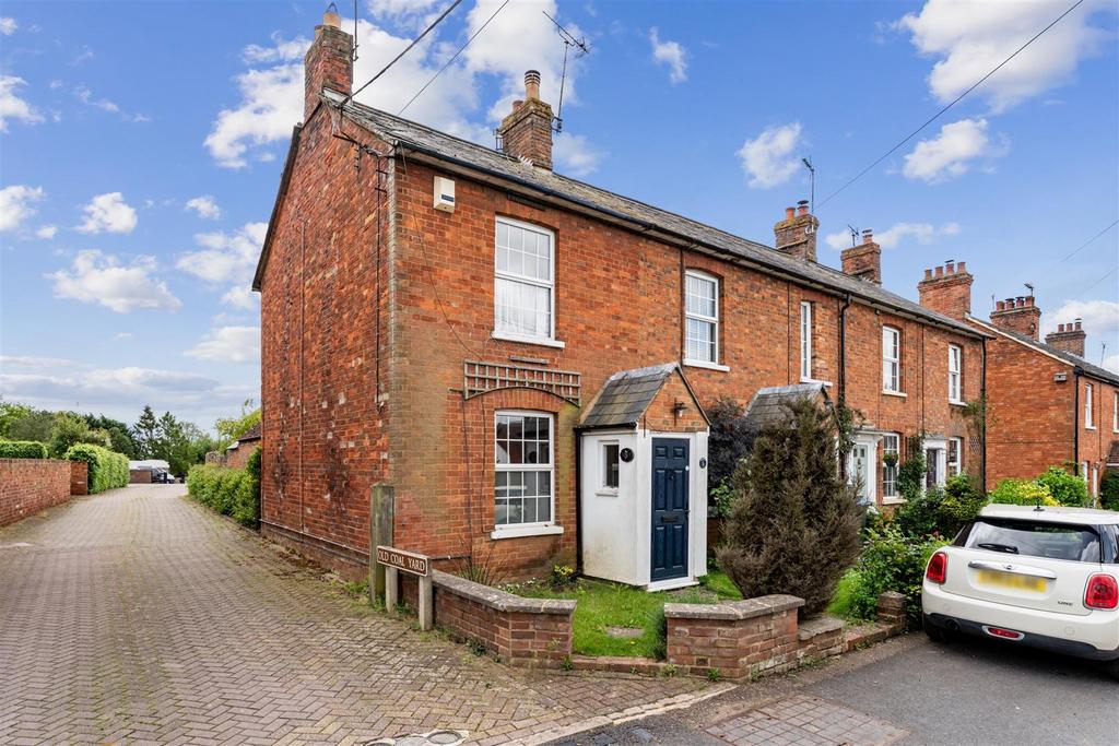 Dunton Road, Stewkley, Buckinghamshire 2 bed end of terrace house for