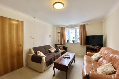 2 bedroom retirement property for sale, Leaside Court, Hillingdon, Middlesex, UB10 0DD