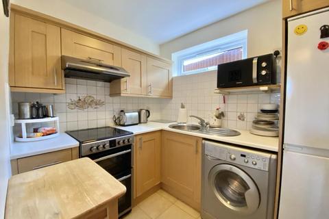 2 bedroom retirement property for sale, Leaside Court, Hillingdon, Middlesex, UB10 0DD