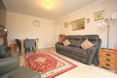 2 bedroom semi-detached bungalow for sale, Mannings Rise, Rushden NN10
