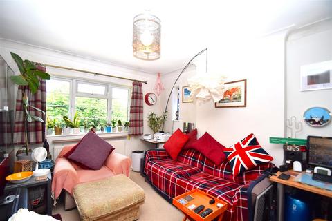 2 bedroom apartment to rent, Chertsey Road, St Margarets