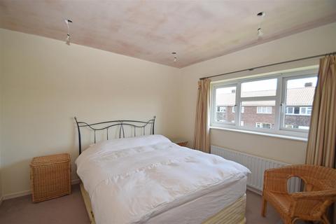 2 bedroom maisonette to rent, Cumberland Close, St Margarets village