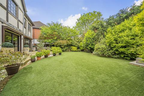 204 Leesons Hill, Chislehurst, BR7 6QH