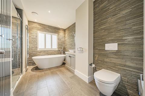 204 Leesons Hill, Chislehurst, BR7 6QH