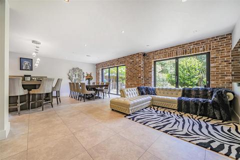 204 Leesons Hill, Chislehurst, BR7 6QH