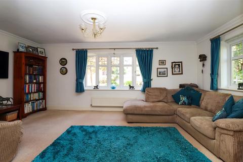 4 bedroom detached house for sale, Chineham Close, Fleet GU51