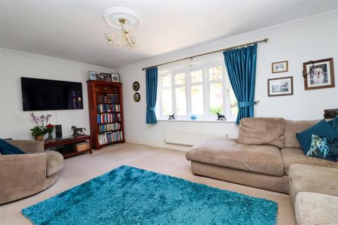 4 bedroom detached house for sale, Chineham Close, Fleet GU51