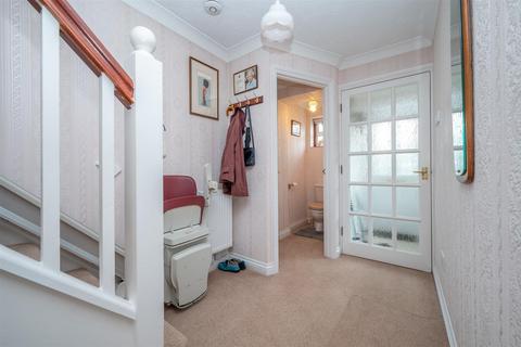 11 Chantry Crescent, Alcester, B49 5BT