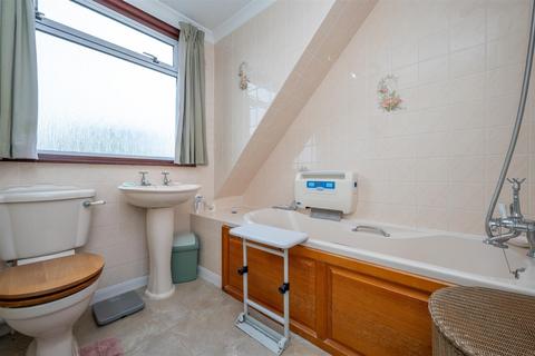 11 Chantry Crescent, Alcester, B49 5BT