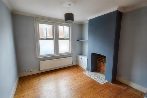 2 bedroom terraced house to rent, Florence Road, Abington, NN1