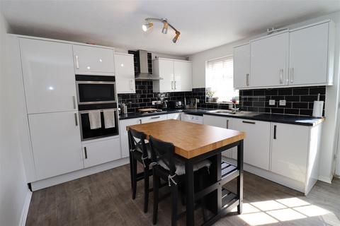 3 bedroom terraced house for sale, Loxley Way, Brough