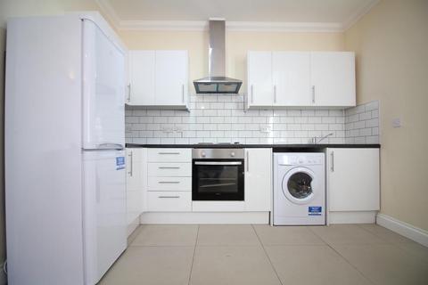 2 bedroom flat to rent, Whitton Road, Hounslow