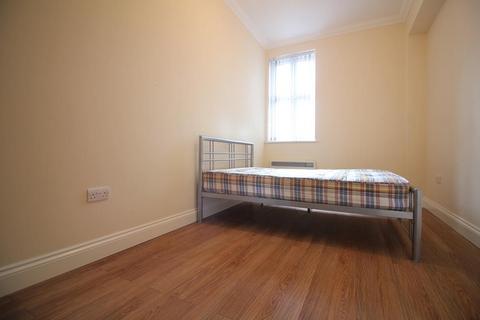 2 bedroom flat to rent, Whitton Road, Hounslow
