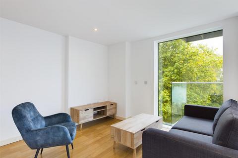 1 bedroom apartment to rent, Riverside Apartments, Woodbury Down, London