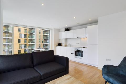 1 bedroom apartment to rent, Riverside Apartments, Woodbury Down, London