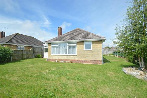 2 bedroom detached bungalow for sale, WELL-PRESENTED HOME * LAKE