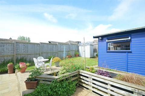 2 bedroom detached bungalow for sale, WELL-PRESENTED HOME * LAKE