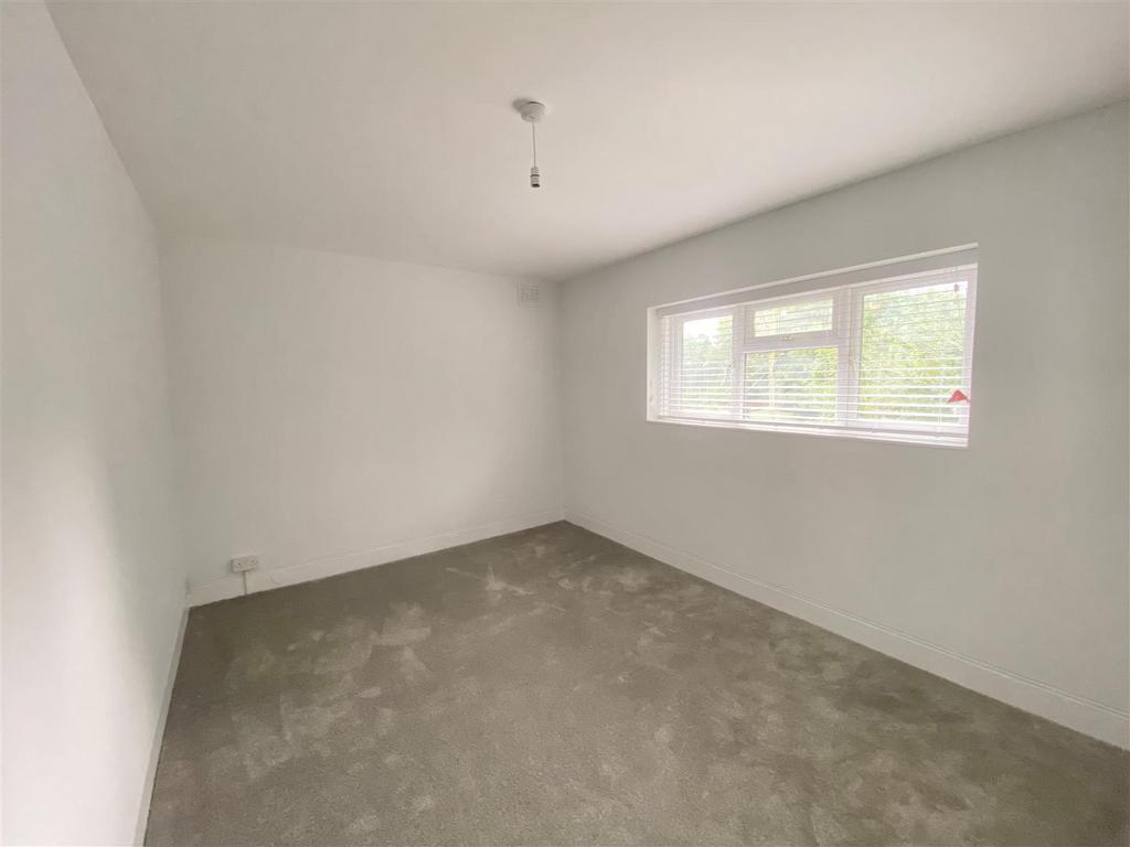 Bedroom 1.jpg