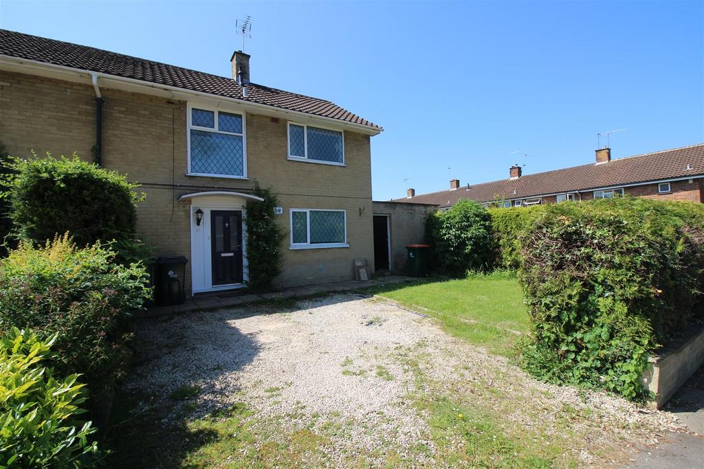 Broomdashers Road, Crawley 2 bed house - £1,650 pcm (£381 pw)