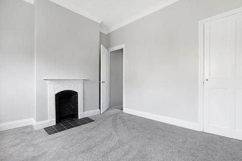 2 bedroom house for sale, West Grove, Woodford Green IG8