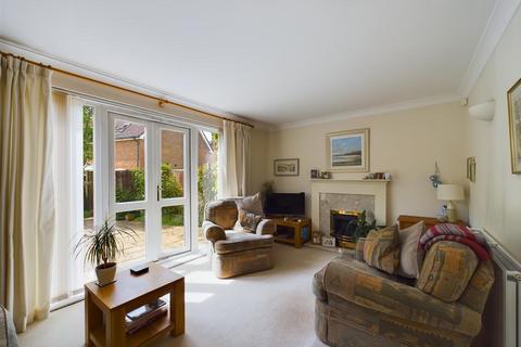 27 Winter Gardens, Crawley, RH11 8RB