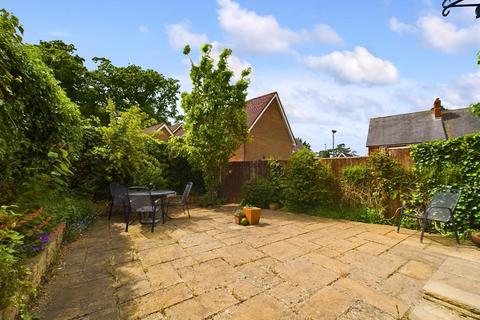 27 Winter Gardens, Crawley, RH11 8RB