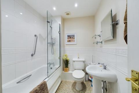 27 Winter Gardens, Crawley, RH11 8RB