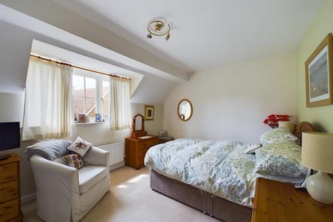27 Winter Gardens, Crawley, RH11 8RB