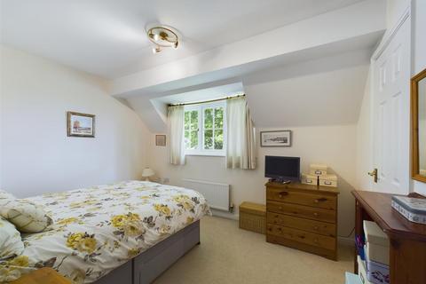 27 Winter Gardens, Crawley, RH11 8RB