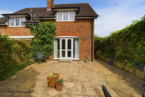 27 Winter Gardens, Crawley, RH11 8RB