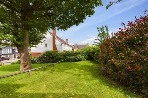 27 Winter Gardens, Crawley, RH11 8RB