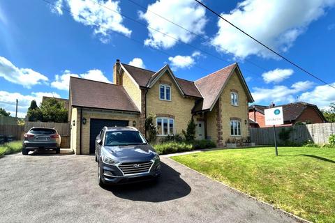 5 bedroom detached house to rent, The Street, Cherhill
