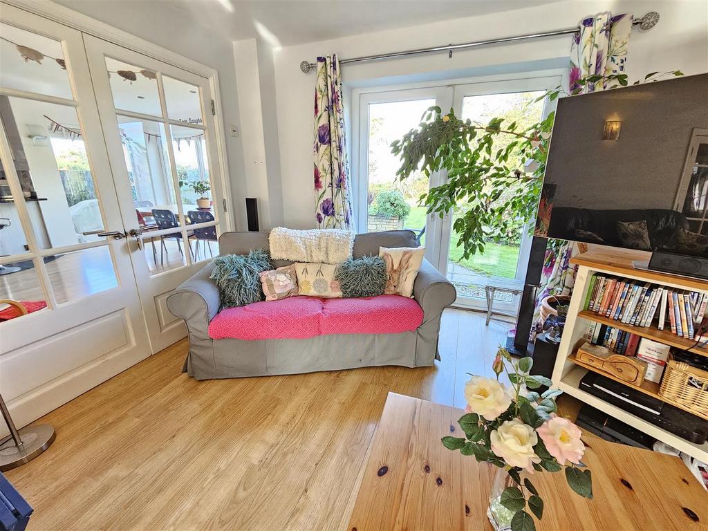 Living Room 1.jpg